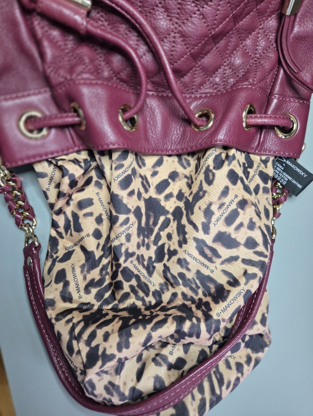 B. Makowsky Bordeaux Quilted Glove Leathe Bucket Bag - Gold Hardware - Picture 5 of 7